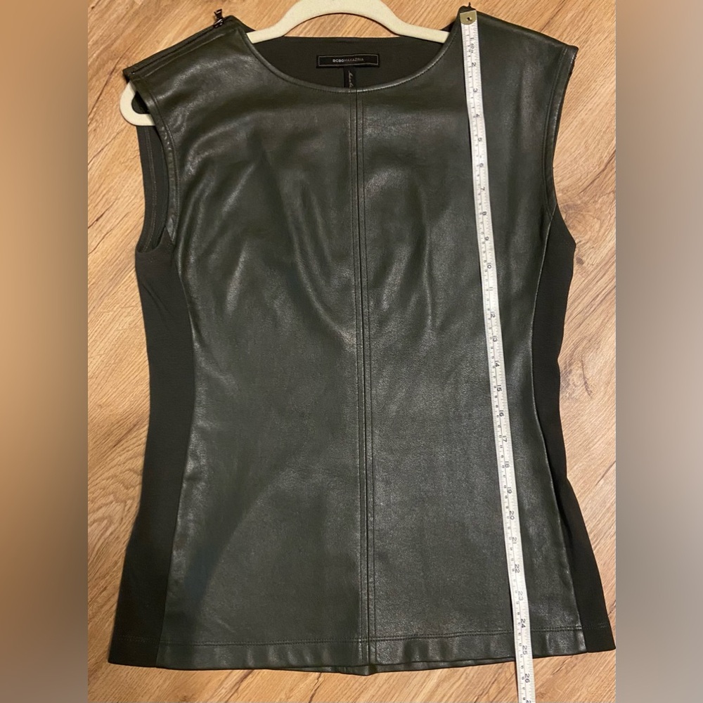 BCBG Leather-look w/zippers on shoulders.Looks grey in low light. Spandex sides